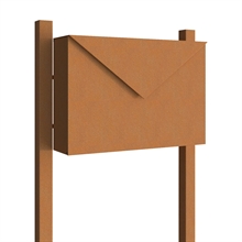 Rust farvet design postkasse med kraftig postkassestander.