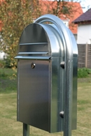 BARON zink postkasse monteret på en buestander.