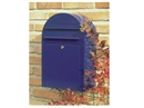 BobiClassic postkasse i blå lakering monteret på mur : RAL 5003