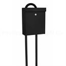 Allux Grundform postkasse i sort monteret på en bøjlestander.