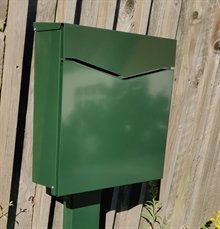 GLORI Moderne Postkasse model "51" - RacingGreen
