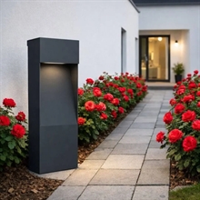 Smuk sort aluminium lampe til din indgang til boligen.