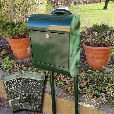 Smuk Pearl postkasse med stander og hvide stickers