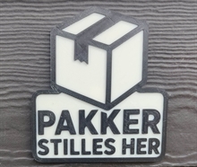 Skilt med teksten : PAKKER stilles her