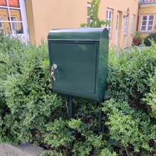 TOPAZ postkassesæt med postkasse og stander i smuk RACING GREEN lakering.