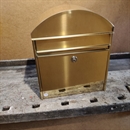 UNIQ QUATRO messing postkasse.