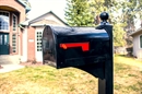 Stor US-Mail amerikaner postkasse med aflåst rum, monteret på en LANDOVER stander.